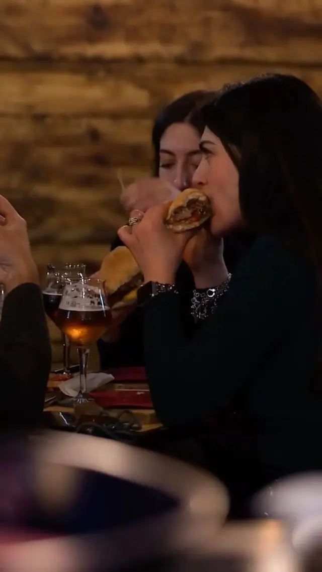 𝗧𝗛𝗘 𝗠𝗜𝗡𝗘 𝗜𝗡 𝗔𝗖𝗧𝗜𝗢𝗡 🔥
🍔🍺 Panini che sfrigolano, birre che scorrono, sorrisi ovunque e il nostro staff? Da applausi 👏

Prenota e vivi anche tu l’esperienza The Mine

📍 Ci trovi in Via Fellini, 23, 87036 Rende (CS)
📲 𝐈𝐧𝐟𝐨 & 𝐩𝐫𝐞𝐧𝐨𝐭𝐚𝐳𝐢𝐨𝐧𝐢: chiamaci o scrivici su WhatsApp al 347 196 8340

#TheMineInAction #PaniniInPrimaFila #VitaDaPub #FoodExperience #TheMineVibes #LocalePienoCuorePieno #Rende